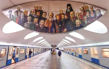Portrety rosyjskich pisarzy i kompozytorów na stacji metra Otradnoje w Moskwie, czerwiec 2020 r. / KIRILL KUDRYAVTSEV / EAST NEWS