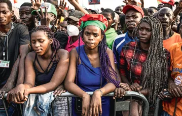 Zwolennicy opozycyjnej partii UNITA podczas ostatniego wiecu przed wyborami, Luanda, 22 sierpnia 2022 r. / JOHN WESSELS / AFP / EAST NEWS