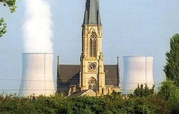 Jedna z kilkudziesięciu francuskich elektrowni atomowych pod miastem Cattenom /fot. KNA-Bild / 