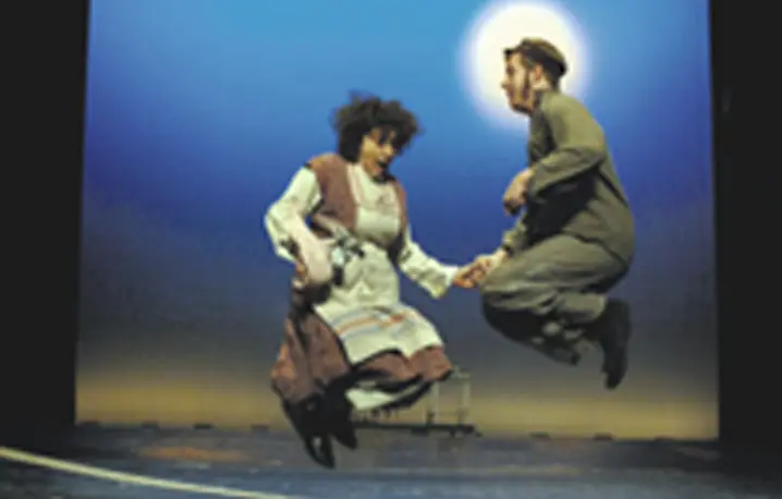Absurdalny humor, dużo baśniowej fantazji, sporo wzruszeń... /fot. Archiwum Teatru Narodowego / 