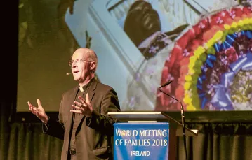O. James Martin na Światowym Spotkaniu Rodzin w Dublinie, sierpień 2018 r. / PAUL FAITH / AFP / EAST NEWS