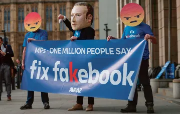 „Parlamentarzyści, milion ludzi mówi: naprawcie Fakebooka” – protest organizacji Avaaz przed brytyjskim parlamentem, 26 kwietnia 2018 r. / DANIEL LEAL-OLIVAS / AFP / EAST NEWS