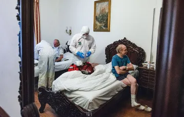 Czterogwiazdkowy hotel King Charles Boutique, niegdyś cel podróży zagranicznych turystów, w czasie pandemii przyjmuje bezdomnych, którzy są chorzy na COVID-19 lub przechodzą kwarantannę, Praga, marzec 2021 r. / MICHAL CIZEK / AFP / EAST NEWS