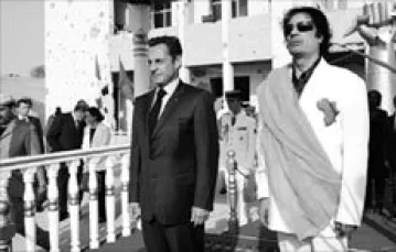 Nicolas Sarkozy i Muammar Kadafi / 
