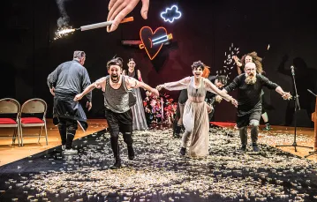 Spektakl „Gdyby Pina nie paliła, to by żyła” w reżyserii Cezarego Tomaszewskiego, Teatr Dramatyczny w Wałbrzychu, maj 2017 r. / NATALIA KABANOW