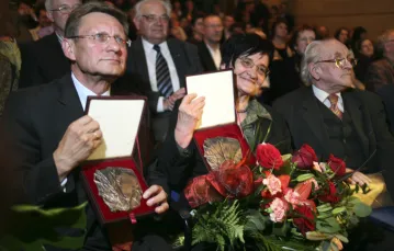 Laureaci Medalu św. Jerzego 2009 - Krystyna Starczewska i Leszek Balcerowicz /fot. Grażyna Makara / 