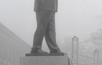 Pomnik Lecha Kaczyńskiego / FOT. RADEK PIETRUSZKA / PAP