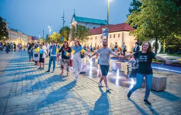 Łańcuch solidarności w Dniu Niepodległości Ukrainy. Plac Litewski, Lublin, 24 sierpnia 2022 r. / WOJTEK JARGIŁO / PAP