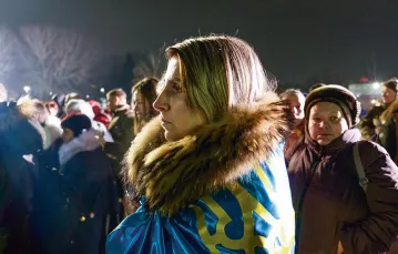 Ołena Duwanowa czeka na uwolnionego męża na lotnisku w Kijowie, 29 grudnia 2019 r. / MONIKA ANDRUSZEWSKA