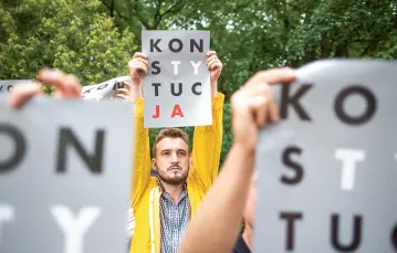 Protest pod Senatem przeciwko zmianom w Krajowej Radzie Sądownictwa, lipiec 2017 r. / MACIEJ ŁUCZNIEWSKI / REPORTER