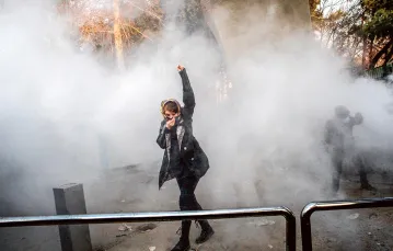 Protesty antyrządowe na terenie uniwersytetu w Teheranie, 30 grudnia 2017 r. / STR / AFP / EAST NEWS