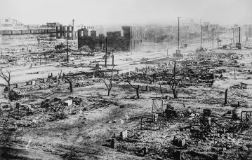 Sto lat temu biali Amerykanie dokonali największego w historii USA pogromu czarnoskórych rodaków, zabijając w Tulsie (Oklahoma) ok. 300 osób. Na zdjęciu: ruiny zamieszkanej głównie przez czarnoskórych dzielnicy Greenwood. / EVERETT / FORUM