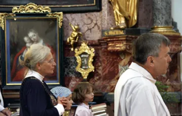 Ks. Jan Kofron z rodziną podczas swoich święceń kapłańskich, Praga, maj 2008 r. / 