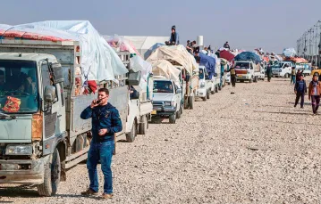 Uchodźcy z Hawidży wyruszają w drogę powrotną do swojego miasta. Kirkuk, 16 stycznia 2018 r. / MARWAN IBRAHIM / AFP / EAST NEWS