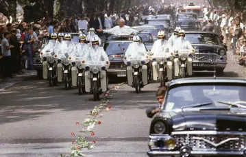 Jan Paweł II w drodze na Jasną Górę, Częstochowa, 6 czerwca 1979 r. /fot. Bettmann/Corbis / 