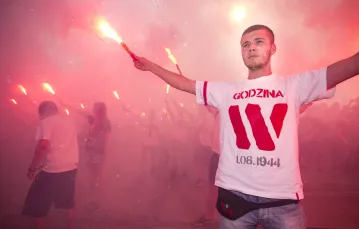 Godzina „W" oraz Marsz Powstania Warszawskiego. Warszawa, rondo Dmowskiego, 1 sierpnia 2015 r. / Fot. Maciej Luczniewski/REPORTER