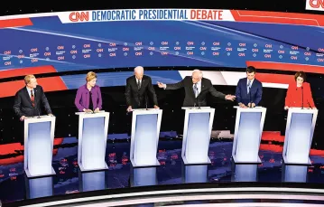 Kandydaci na kandydata Partii Demokratycznej w wyborach prezydenckich podczas telewizyjnej debaty, Des Moines, 14 stycznia 2020 r. / ROBYN BECK / AFP / EAST NEWS