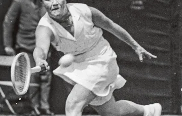Jadwiga Jędrzejowska podczas Wimbledonu w 1937 r. / / NAC