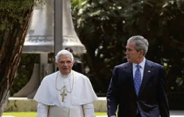 Benedykt XVI i George W. Bush podczas spaceru po ogrodach watykańskich, czerwiec 2008 r. /fot. KNA-Bild / 