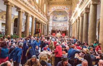 Bożonarodzeniowy obiad dla ubogich zorganizowany przez Wspólnotę Sant'Egidio w bazylice Matki Bożej na Zatybrzu, Rzym, 25 grudnia 2018 r. / MATTEO NARDONE / ZUMA PRESS / FORUM