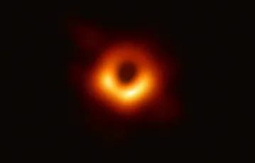 Pierwsza w historii fotografia czarnej dziury / / fot. Event Horizon Telescope Collaboration