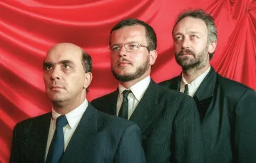 Zbigniew Łapiński, Jacek Kaczmarski i Przemysław Gintrowski, 1991 r. / PIOTR KŁOSEK / FOTONOVA / EAST NEWS