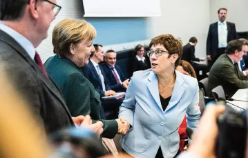 Kanclerz Angela Merkel i minister obrony Annegret Kramp-Karrenbauer, Bundestag, Berlin, luty 2020 r. / HAYOUNG JEON / EPA / PAP