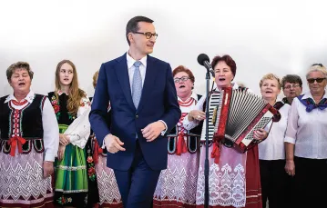 Premier Mateusz Morawiecki z wizytą w Kole Gospodyń Wiejskich. Zabrodzie, 7 października 2018 r. / MATEUSZ WŁODARCZYK / FORUM