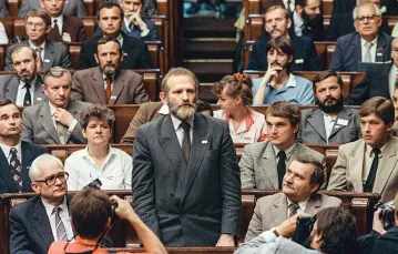 Bronisław Geremek podczas inauguracji obrad Sejmu, 4 lipca 1989 r. / WOJCIECH DRUSZCZ / AFP / EAST NEWS