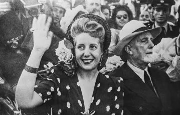 Eva Perón i Carlo Sforza, minister spraw zagranicznych Włoch. Argentyna, ok. 1947 r. / ARCHIVE PHOTOS / GETTY IMAGES