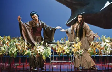 Agnieszka Cząstka i Ewa Biegas w „Madame Butterfly”, Opera Krakowska, wrzesień 2009 r. / fot. Jacek Wrzesiński / Studio Mai / Opera Krakowska / 