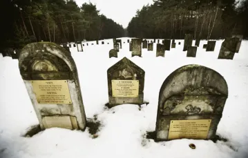 Chełmno nad Nerem. Cmentarz na terenie obozu zagłady, styczeń 2011 r. / fot. Grażyna Makara / 