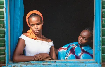 Rihane Khalil Alio jako Maria i Achouackh Abakar Souleymane jako Amina w filmie „Lingui” / MATERIAŁY PRASOWE
