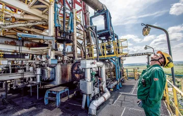 Rafineria Dunaj przetwarzająca ropę dostarczaną z Rosji rurociągiem „Przyjaźń”, okolice Budapesztu, maj 2022 r. / JANOS KUMMER / GETTY IMAGES