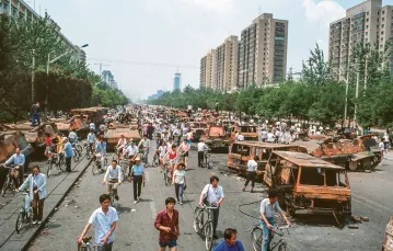 Pobojowisko po masakrze: okolice placu Tiananmen w Pekinie, 4 czerwca 1989 r. / PETER CHARLESWORTH / LIGHTROCKET / GETTY IMAGES