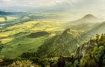 Widok na dolinę Dunajca z Trzech Koron, przez które przebiega liczący 184 km szlak Tarnów–Wielki Rogacz. Maj 2020 r. / ŁUKASZ SUPERGAN / ARCHIWUM PRYWATNE