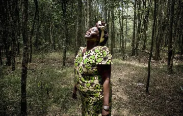 Wangari Maathai w lesie, który istnieje do dziś tylko dzięki jej uporowi. Karura, Nairobi, 2008 r. / EVELYN HOCKSTEIN / POLARIS / EAST NEWS