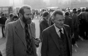 Bronisław Geremek i Lech Bądkowski, I Krajowy Zjazd Delegatów Solidarności, Gdańsk, 28 września 1981 r. / fot. Stefan Kraszewski, caf, pap / 