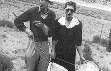 Véra i Vladimir z siatkami na motyle podczas pierwszej wycieczki po Ameryce, lato 1941 r. / 