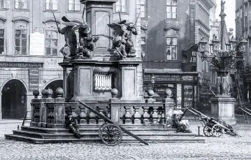 Kolumna z Matką Bożą, Rynek Starego Miasta w Pradze, 1900 r. / WIKIPEDIA.ORG