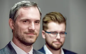 Nowy burmistrz Pragi Zdenek Hrib (z lewej), październik 2018 r. / MICHAL KRUMPHANZL / CTK / PAP