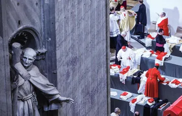 Po mszy beatyfikacyjnej Jana Pawła II  w Bazylice św. Piotra. Watykan, 1 maja 2011 r. / FRANCO ORIGLIA / GETTY IMAGES