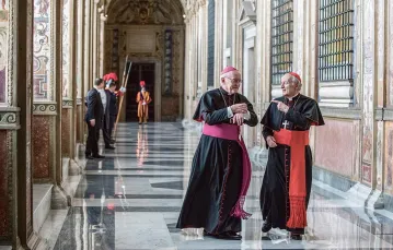 Przed bożonarodzeniowym spotkaniem biskupów Kurii Rzymskiej z papieżem, Watykan, grudzień 2016 r. / VATICAN POOL / GETTY IMAGES