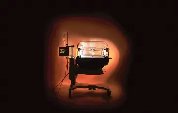 Inkubator neonatologiczny / REINER RIEDLER / ANZENBERGER / FORUM