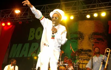 Bunny Wailer na koncercie pamięci Boba Marleya, Kingston (Jamajka), 2005 r. / Fot. ASSOCIATED PRESS / EAST NEWS / 