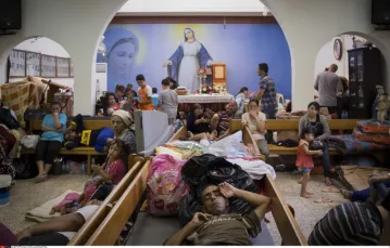 Uchodźcy śpią w Kościele w Ankawie, Irak. Fot: Vianney LE CAER/SIPA / 