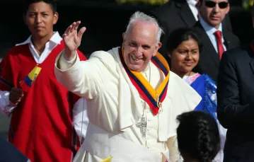 Papież Franciszek na lotnisku w Quito, Ekwador, 5 lipca 2015 r. / fot. AP / FOTOLINK