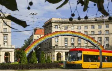 Tęcza na Placu Zbawiciela w Warszawie. Fot: Beata Zawrzel/REPORTER / 