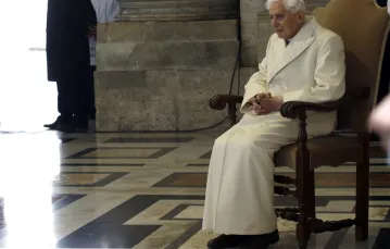 Papież-emeryt Benedykt XVI w bazylice św. Piotra, grudzień 2015 r. /  / fot. AP / East News