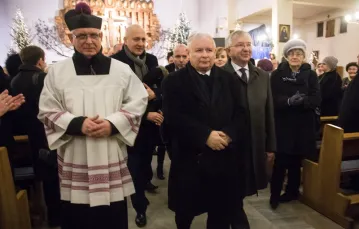 Jarosław Kaczyński, prezez Prawa i Sprawiedliwości w kościele. Fot: Dominika Zarzycka/EAST NEWS / 